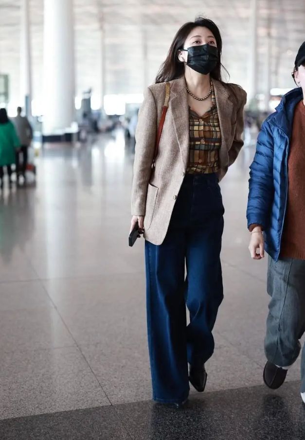 ！很值得中年女性借鉴时尚、优雅还减龄AG真人国际被45岁殷桃的穿搭惊艳到(图11)