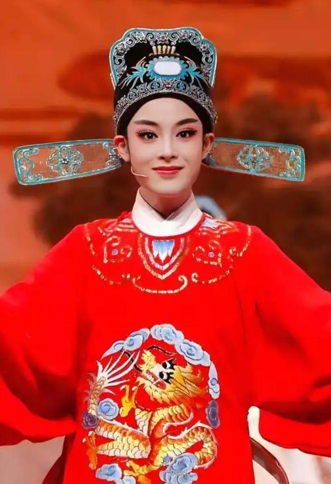 丽君因“贾宝玉长子长孙”言论致歉AG真人百家家乐平台越剧演员陈(图3)