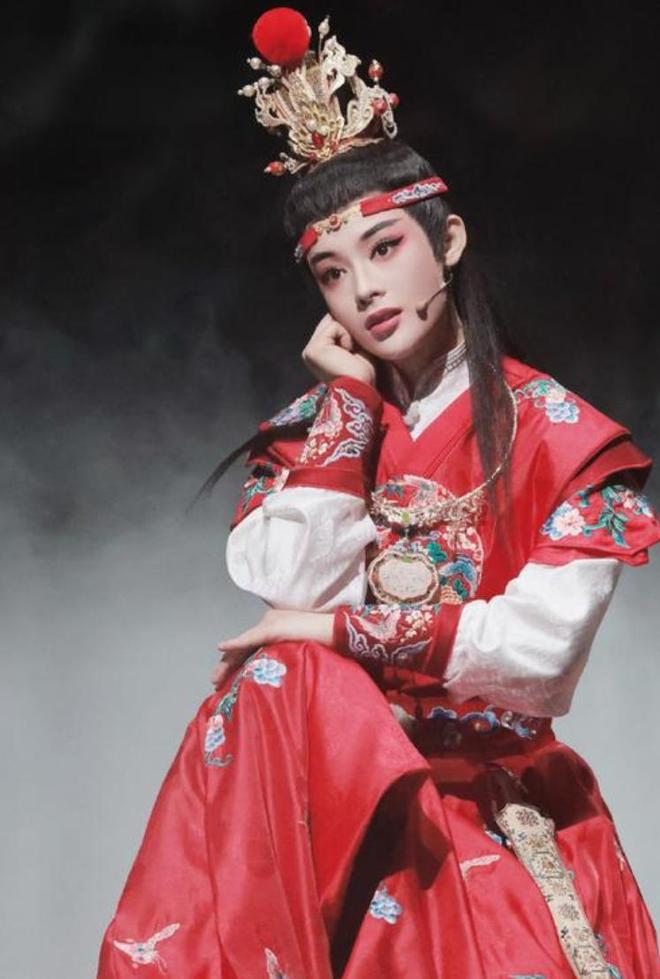 丽君因“贾宝玉长子长孙”言论致歉AG真人百家家乐平台越剧演员陈(图2)