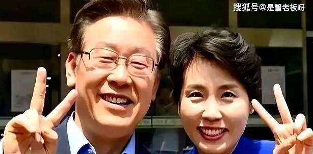 优雅妯娌和睦还弹得一手好钢琴AG真人网站韩国金惠景：知性(图2)