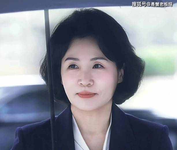 优雅妯娌和睦还弹得一手好钢琴AG真人网站韩国金惠景：知性(图3)